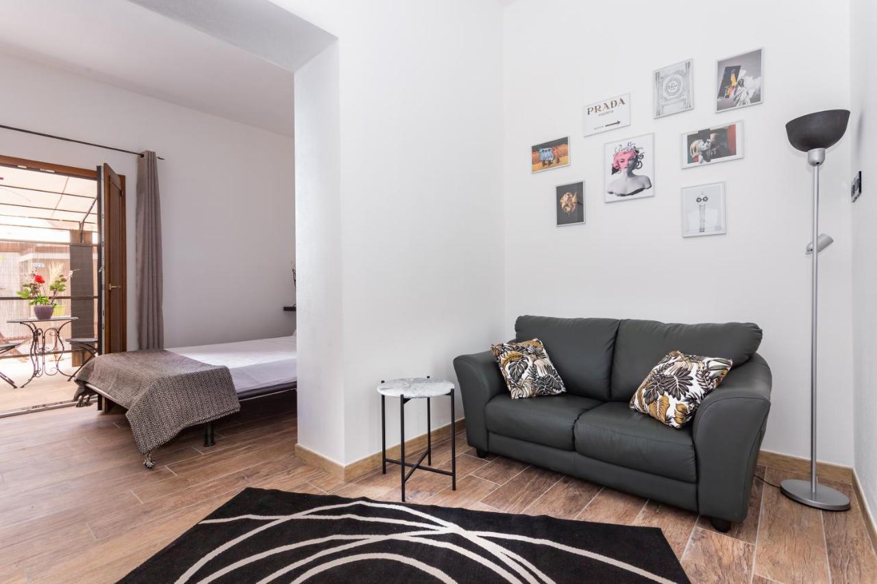 Living G Room Кальяри Экстерьер фото
